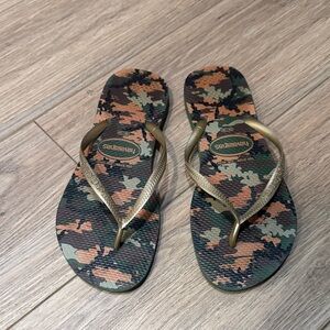 Havaianas Women's Sandals - Gold and Green Camo
